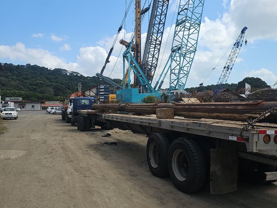 Traslado de materiales en Mesas de 40 pies - Logística Industrial